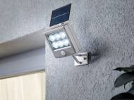 Faro LED ad energia solare con sensore , prezzo 7.99 EUR 
Faro ...