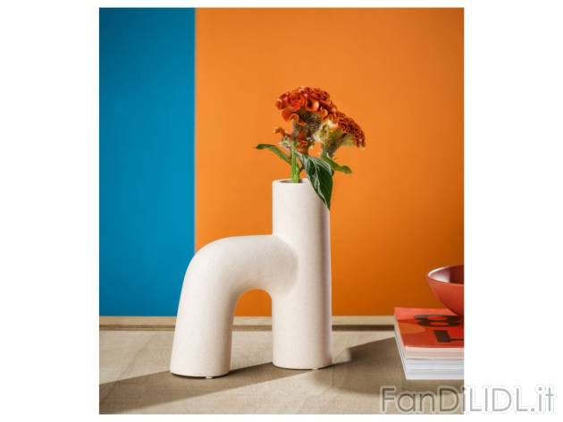 Vaso in ceramica , prezzo 4.99 EUR 
Vaso in ceramica 
Dimensioni
- 18 x 6,5 x 20 ...