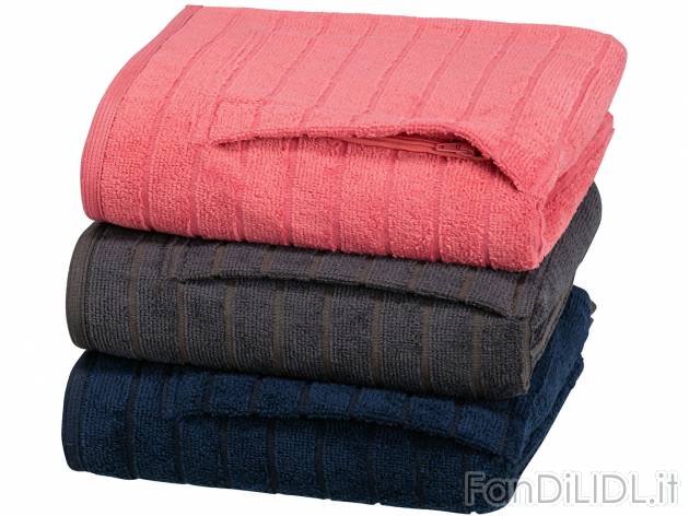 Asciugamano sportivo in microfibra, 50x90 cm , prezzo 5.99 &#8364;  
-  Tasca con zip