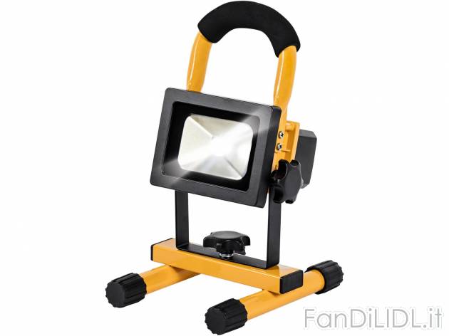 Faro LED ricaricabile da lavoro , prezzo 29.99 &#8364; 
- Caricabatterie e cavo ...