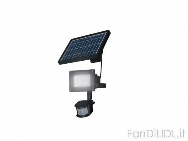 Faro LED ad energia solare con sensore di movimento , prezzo 29,99 &#8364; per ...
