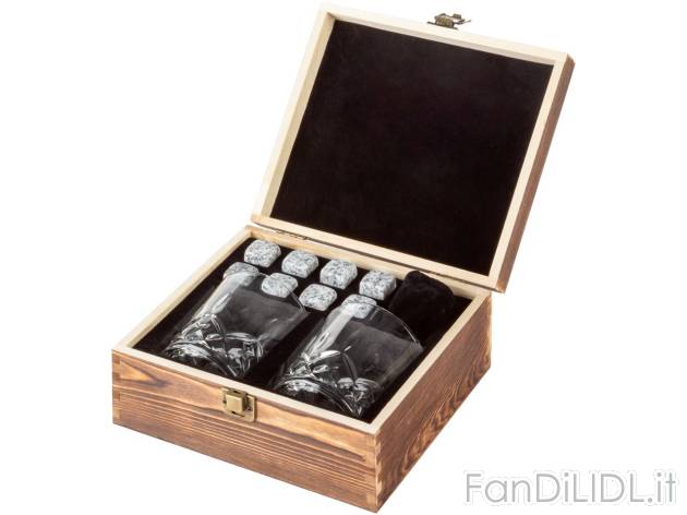 Set per whisky , prezzo 11,99 EUR 
Set per whisky Nuovo! 
- Scatola di vero legno ...