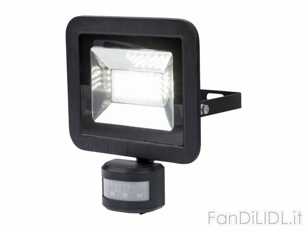 Faro LED da esterni Livarno Lux, prezzo 14.99 € 
- Sensore crepuscolare regolabile ...