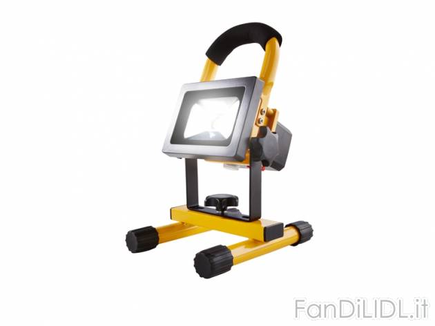 Faro a LED portatile ricaricabile Powerfix, prezzo 29,99 &#8364; per Alla confezione ...