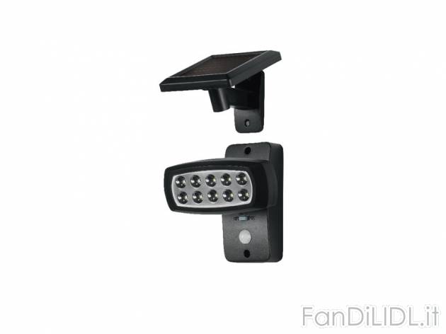 Faretto a LED con sensore a energia solare Livarno Lux, prezzo 9,99 &#8364; ...