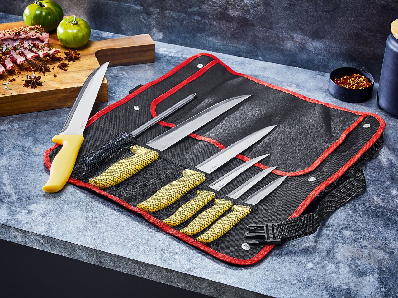 Set coltelli da carne , prezzo 14.99 EUR 
Set coltelli da carne 7 pezzi 
- Acciaino ...