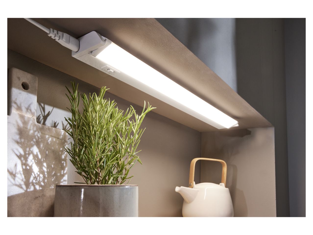 Lampada sottopensile a LED , prezzo 9.99 EUR 
Lampada sottopensile a LED Risparmia ...