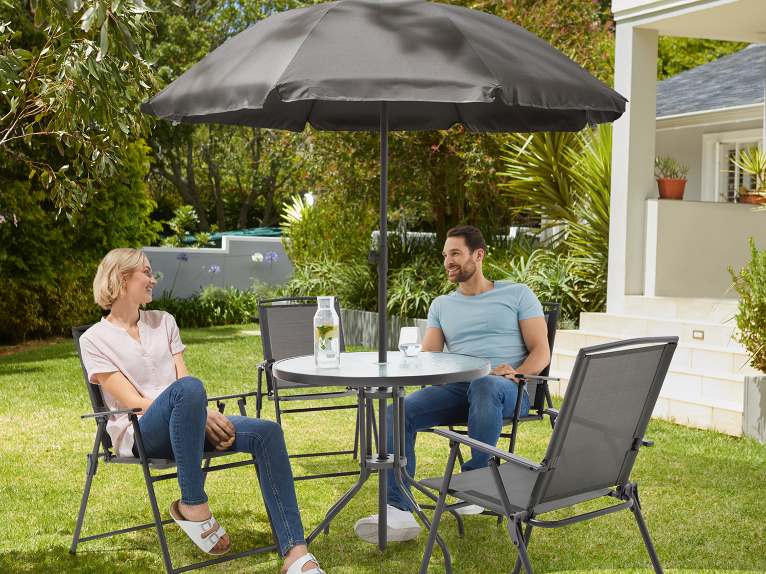 Set tavolo con ombrellone e sedie da giardino Livarno, prezzo 189.00 &#8364; ...