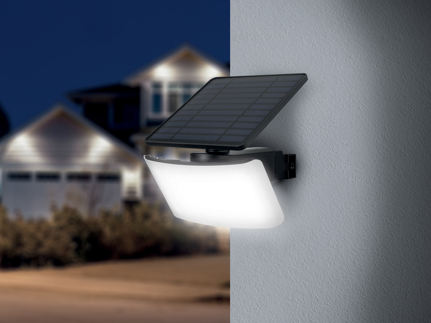 Faro LED ad energia solare con sensore di movimento Livarno, prezzo 24.99 &#8364; ...