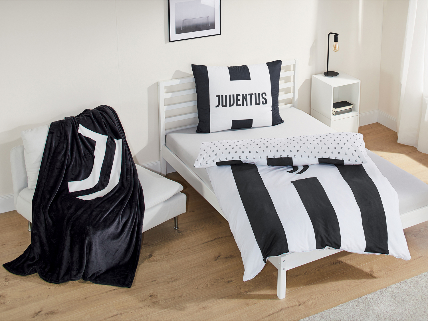 Parure copripiumino singolo Juventus, prezzo 24.99 € 
- Puro cotone
- Federa: ...