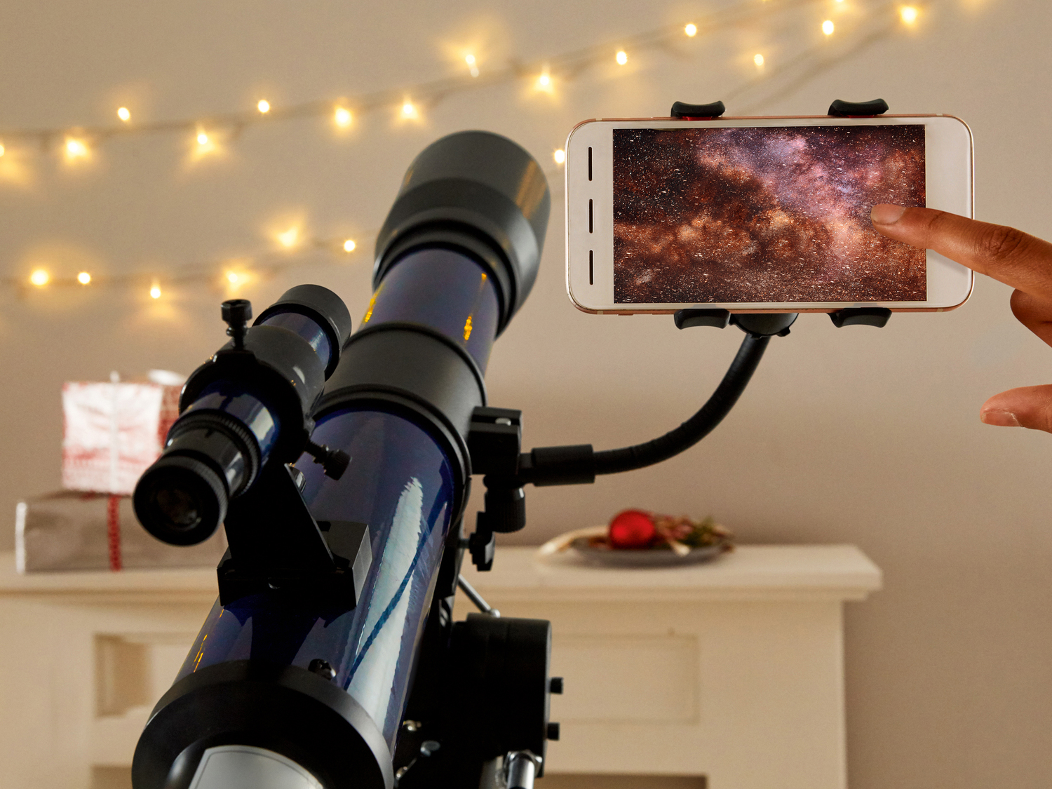 Telescopio rifrattore Skylux con App Bresser, prezzo 89.00 € 
- 2 oculari di ...