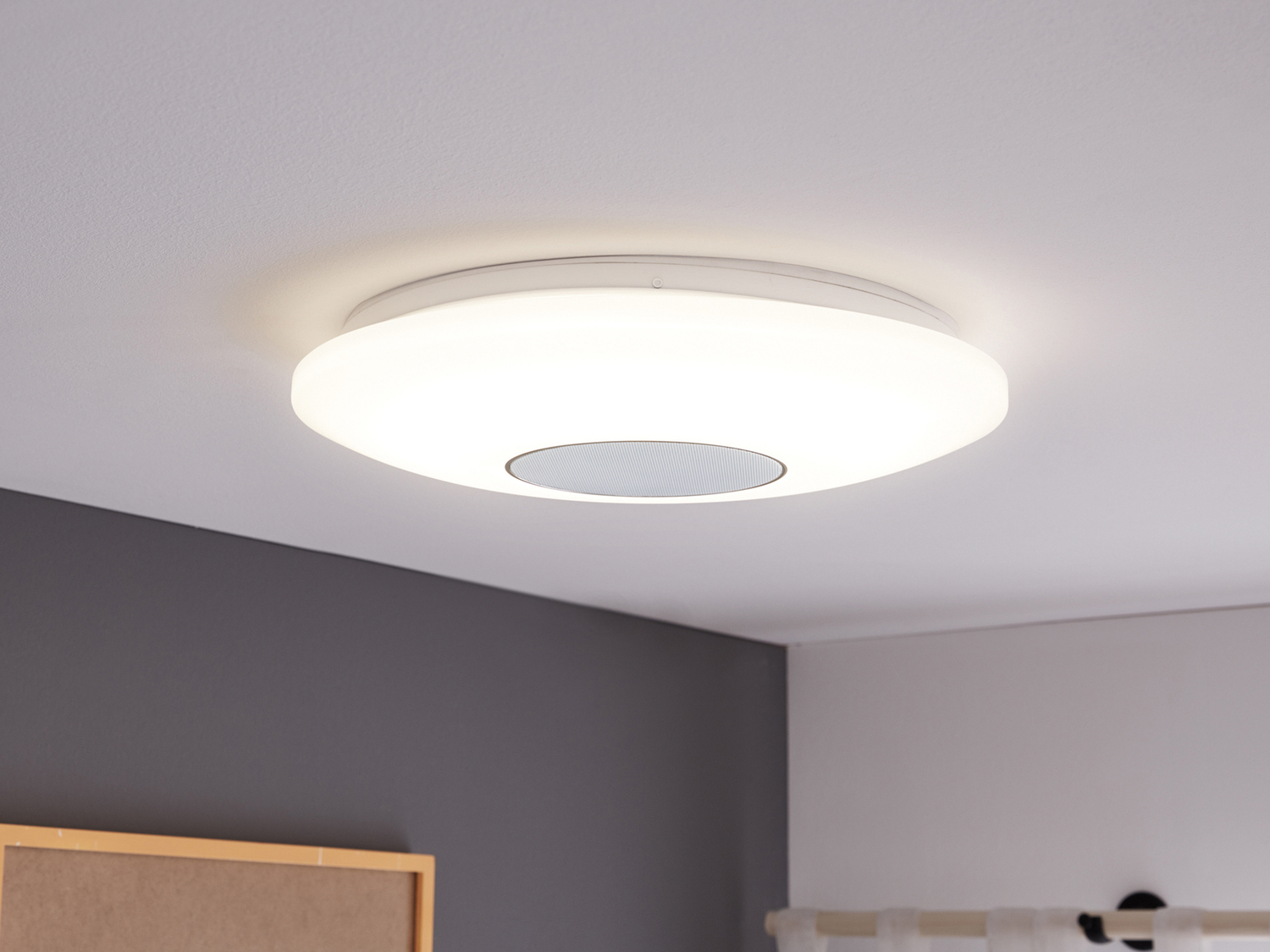 Lampada LED con altoparlante Bluetooth Livarno Lux, prezzo 39.99 € 
- Telecomando ...