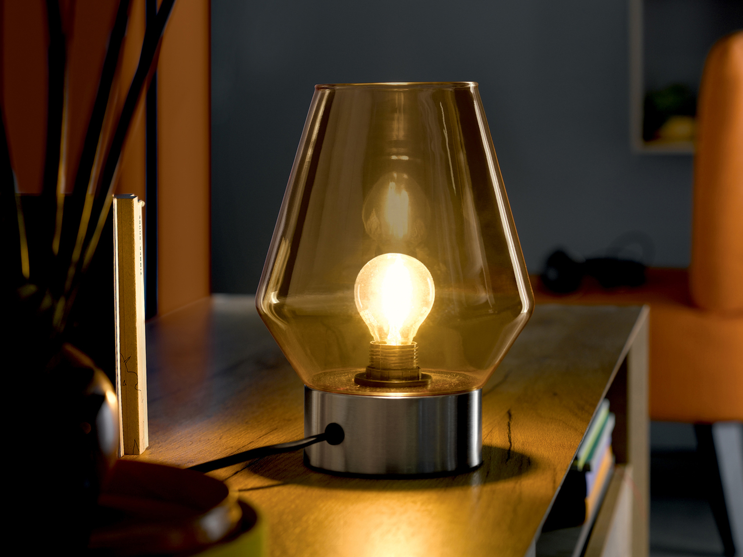 Lampada LED Retrò da tavolo Livarno Lux, prezzo 14.99 &#8364; 
- 2,2 W
- E ...