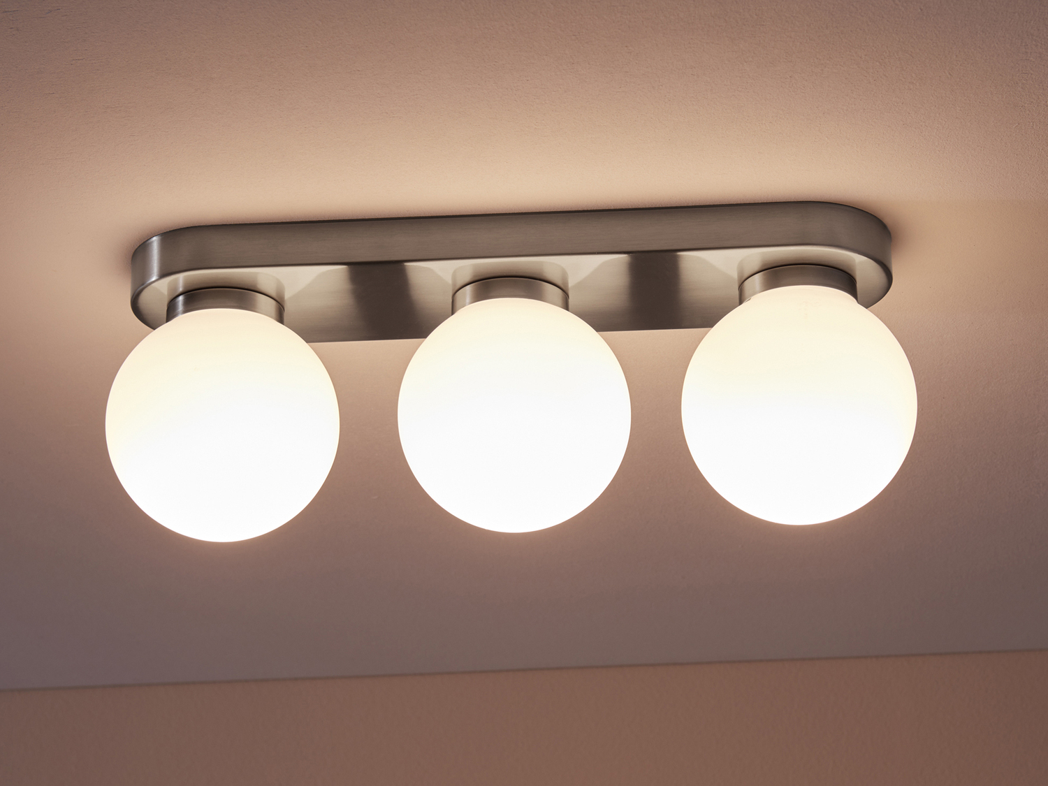 Lampada LED da soffitto Livarno, prezzo 29.99 &#8364; 
Risparmia energia elettrica ...