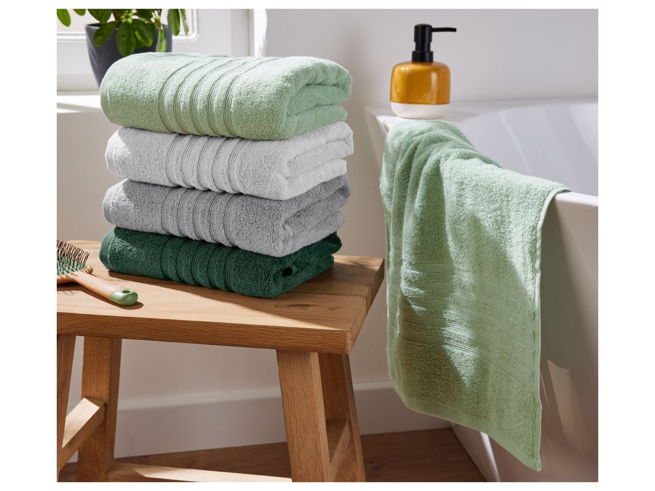 Asciugamano , prezzo 6,99 EUR 
Asciugamano 50x100 cm, 2 pezzi 
- Puro cotone
- 500 ...