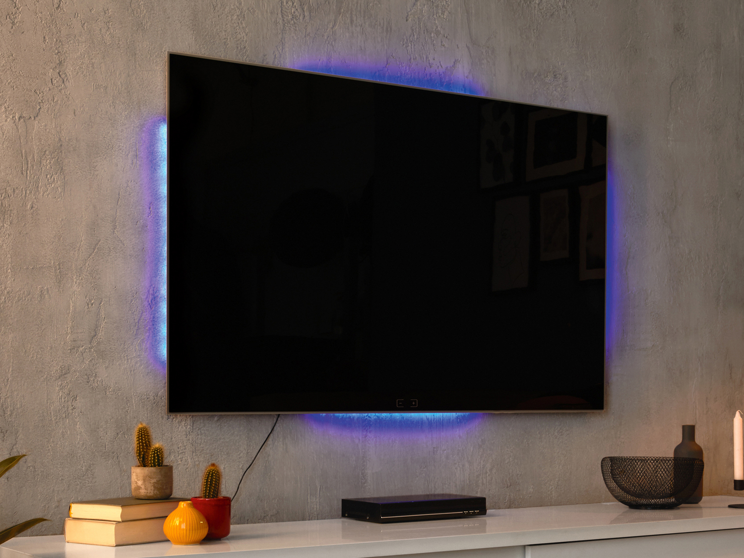 Striscie LED per retroilluminazione TV Livarno Lux, prezzo 8.99 € 
4 x 50 cm ...