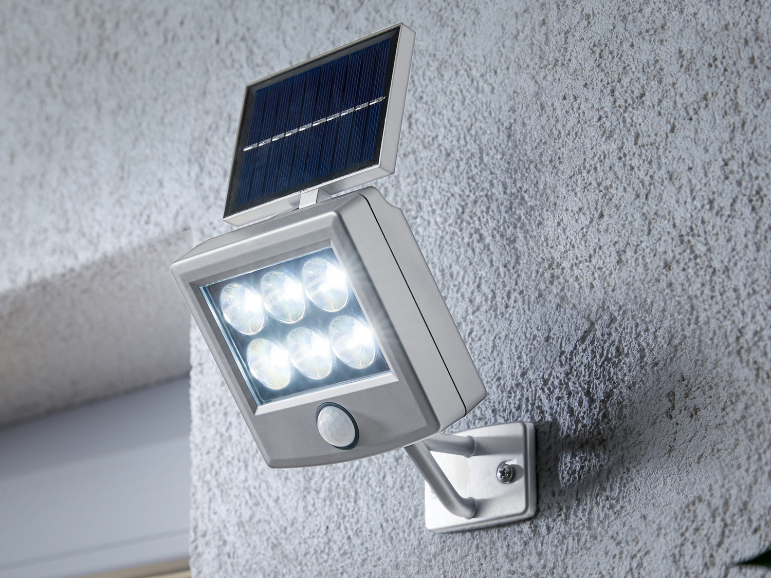 Faro LED ad energia solare, con sensore di movimento Livarno Lux, prezzo 9.99 &#8364; ...