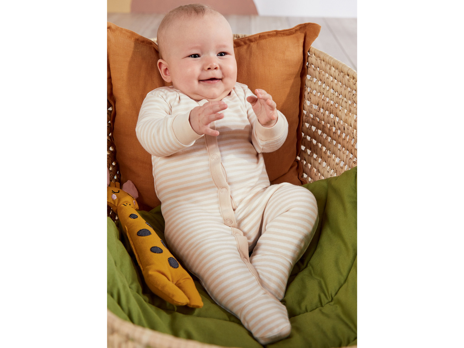 Pigiama intero da neonata Lupilu, prezzo 4.99 € 
Misure: 2-24 mesi 
- Puro cotone ...