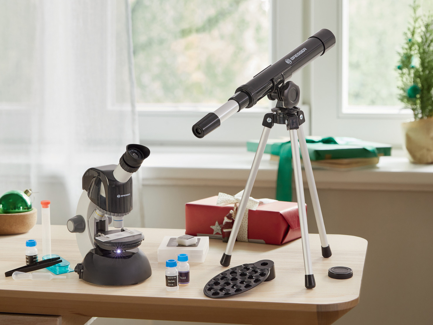 Set telescopio e microscopio Bresser, prezzo 39.99 € 
- Telescopio con ingrandimento ...