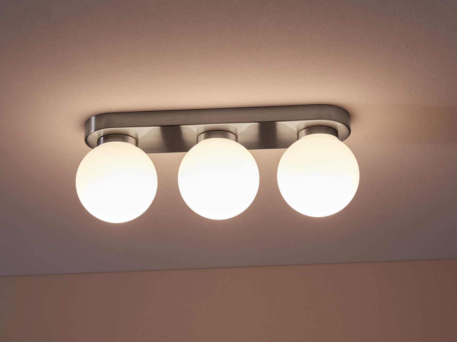Lampada LED da soffitto Livarno, prezzo 29.99 &#8364; 
- 40 x 10 cm
- &Oslash; ...